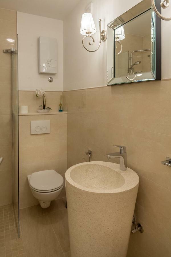 דוגי ראט Apartments Villa Lux מראה חיצוני תמונה