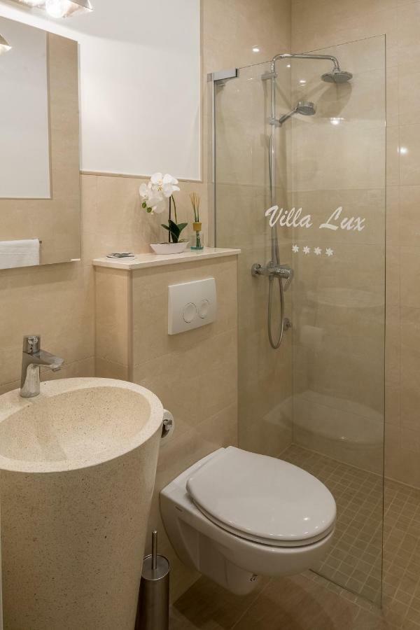 דוגי ראט Apartments Villa Lux מראה חיצוני תמונה